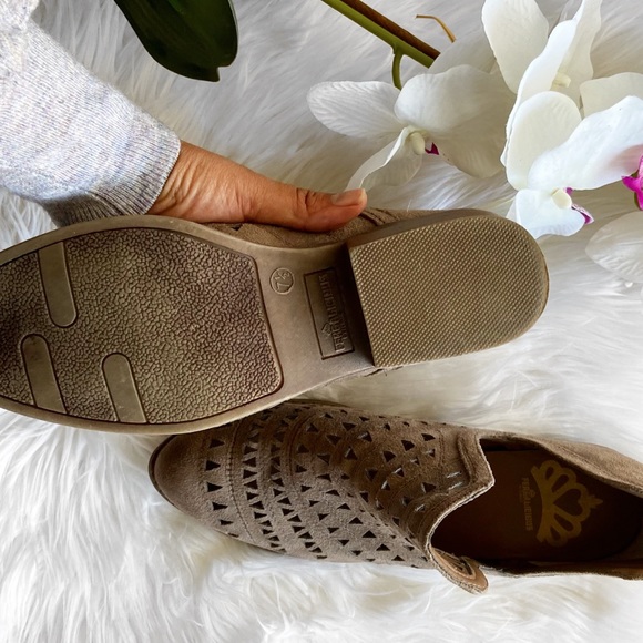 Fergalicious lacer cut perforated ankle booties - Picture 4 of 9